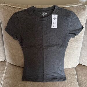 Brand new AF Essential Tuckable Baby Tee size small